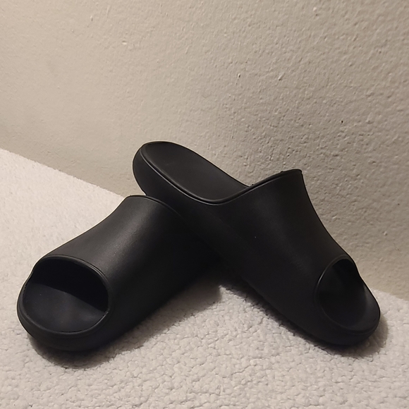 Wild Fable Black Slide Sandals Size 11 Comfy Slip-On - Picture 2 of 4